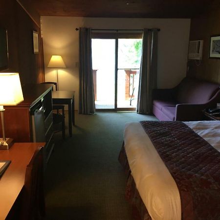 Tygart Lake Lodge Grafton Exterior photo